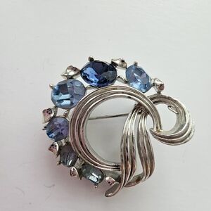 Lisner Silver Tone Metal Blue Swirl Wreath Pin Brooch
